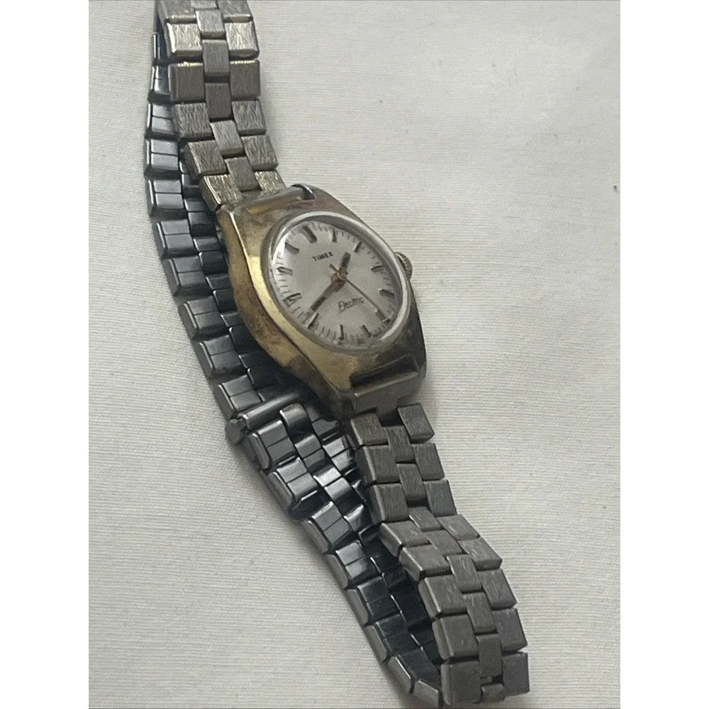 Vintage Timex Electric Ladies Watch Analog‎ Gold Tone Wrist Tested Needs Battery